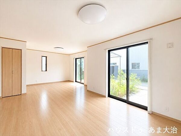 リビングエリアとダイニングエリアがゾーニングされているので居心地のいいLDKとなっています。※画像を加工しています。