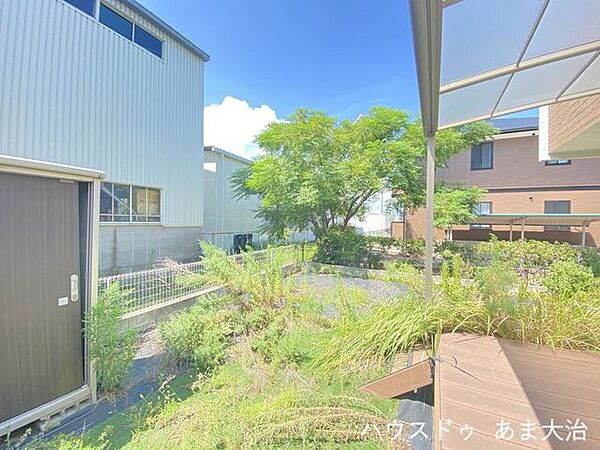 広々とした南庭◎お庭やウッドデッキでのおうちキャンプも楽しめそうですね。