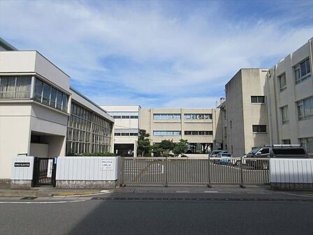 「大治南小学校」　お子様が「通いたい学校」、ご家族が「通わせたい学校」、地域の方々が「支えたい学校」を目指し、「お子様の笑顔が輝く学校づくり」をしていきます。 720m