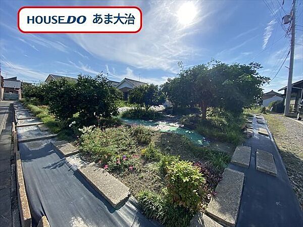 角地になり隣家からの圧迫感もなく、通風採光とも良好。建築条件がないのでお好きなハウスメーカーでの建築が可能です。