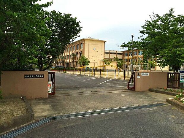 小牧市立一色小学校 750m