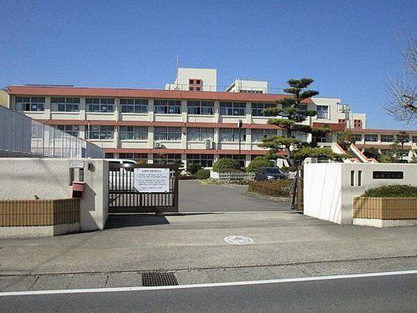 味岡小学校【小牧市の公立小学校で比較的児童数が多く活気ある学校。隣に中学校があり進学後も環境が変わりにくい安心の立地です。駅も近く通学や生活に便利。学校HPでは学校生活の様子を日々更新しています。】…