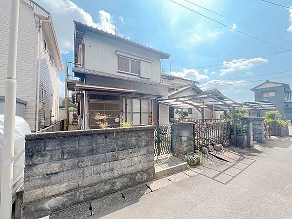 【小牧市大字久保一色】名鉄小牧線田県神社前まで徒歩11分と通勤などの電車移動に便利なお家♪さらにスーパー、ドラックストア、コンビニも徒歩10分以内のため、お子様がいるご家庭でも住みやすいです！