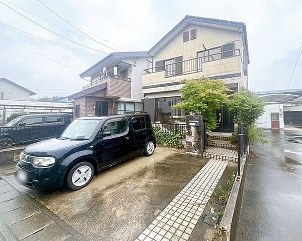 【南向きの土地】南向きの土地は陽当たりが良く一日を通して明るく暖かな光が差し込みます！家族が集まるリビングも明るく過ごしやすく、日中は電気をつけずとも明るいこともあり電気代の節約にもなります♪
