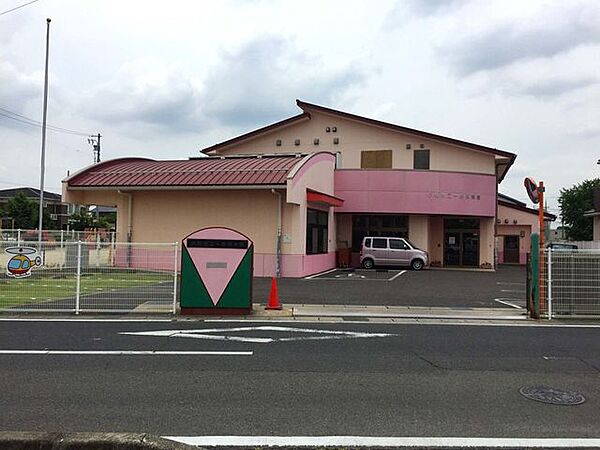 一色保育園【住宅街に位置し安心の環境で、手作り給食や日々の活動を大切に子どもの成長を見守る温かな保育園です。HPで園の様子も確認でき安心です。】 630m