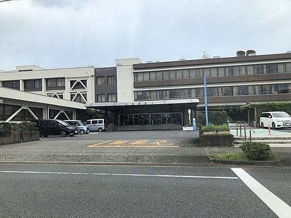 江南市役所【江南市の行政の中心となる市の機関で、住民票や各種証明書の発行、福祉・税務・子育て支援など幅広い行政サービスを行う公共施設。地域の暮らしを支える身近な窓口です。】 590m