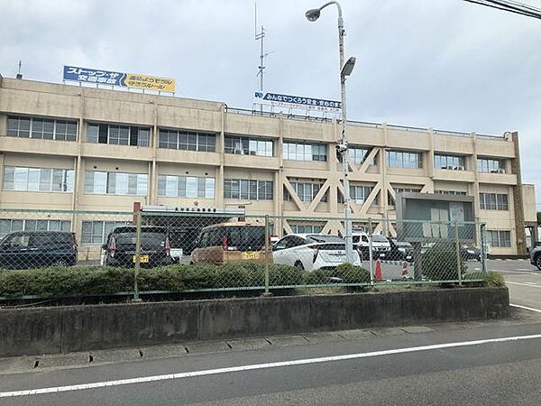 江南警察署【地域の安全と安心を守る警察署。交通安全や防犯活動、地域パトロールなどを通じて、市民が安心して暮らせる環境づくりを支える重要な拠点です。】 510m