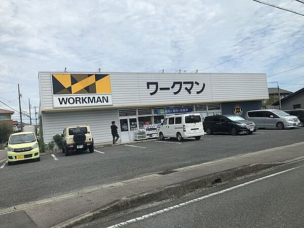 ワークマン愛知江南店【作業服やアウトドアウェア、日常使いできる機能性衣料を手頃な価格で取り扱う専門店。仕事から普段使いまで幅広く活用できる身近で便利な店舗です。】 620m