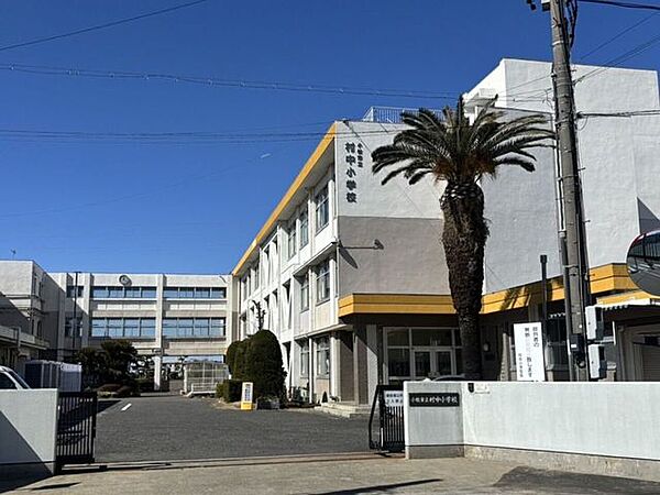 村中小学校【小牧市の公立小学校です。学校HPで学校生活や行事の様子を日々更新しており、活動が分かりやすい点が魅力です。近隣に保育園もあるため、子育て世帯にうれしい環境が整っており安心の住環境です…
