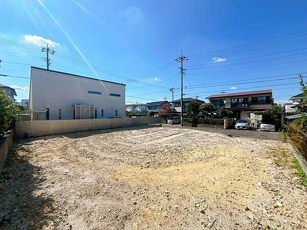 【通学しやすい立地】桃ヶ丘小学校まで徒歩5分、桃陵中学校までは徒歩6分と通学時間が短くなることで、子どもたちの負担も軽減♪送り迎えもしやすく、子育て世帯にとって嬉しい住環境が整っています！