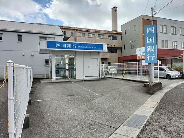 四国銀行 ATM 百石町2丁目 490m