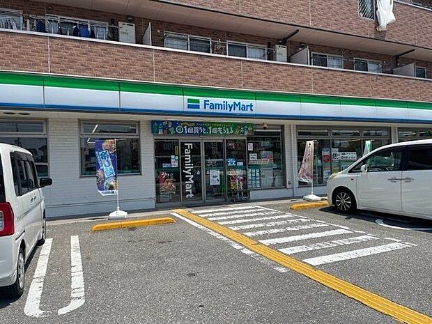 ファミリーマート土佐山田新町丸店 4400m