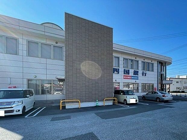 四国銀行南国支店 2400m