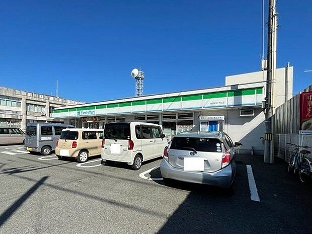 ファミリーマート南国おおそね店 2600m