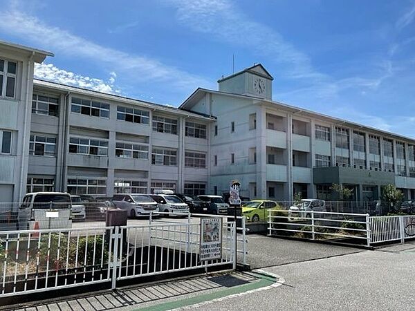 南国市立長岡小学校 1300m
