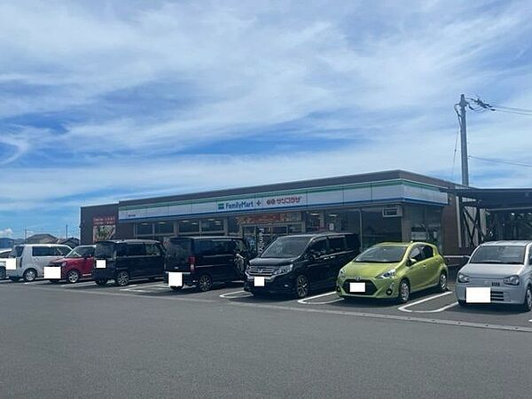 ファミリーマート南国下末松店 1300m