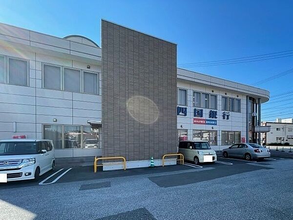 四国銀行南国支店 2300m