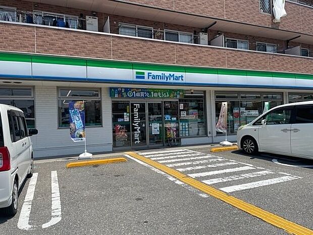ファミリーマート土佐山田新町丸店 550m
