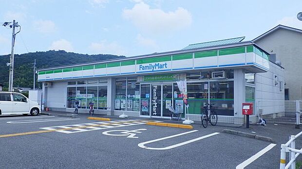 ファミリーマート高知介良店 3900m