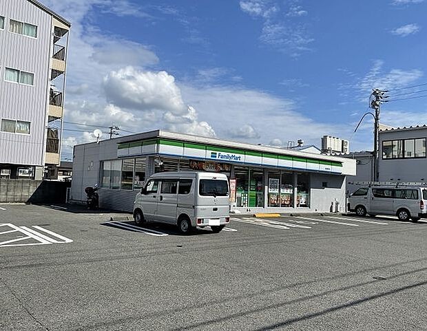 ファミリーマート高須新町店 650m