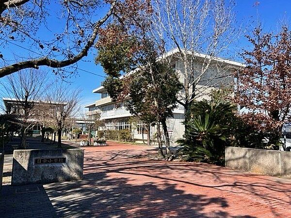 日章小学校 450m