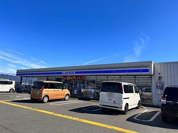 ローソン南国田村乙店 450m