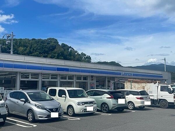ローソン南国インター店 2100m