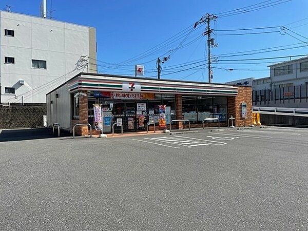 セブンイレブン高知一宮南町店 900m