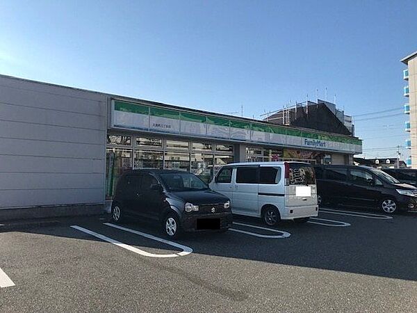 ファミリーマート比島町三丁目店 1000m