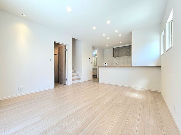 リビング階段を採用しているので、2階への移動の際に自然と家族との交流が増えそうですね♪