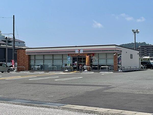 セブンイレブン高知高須2丁目店 550m
