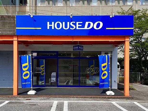 サニーマート高須店の敷地内にある、青色の【HOUSEDO】の看板が目印です☆