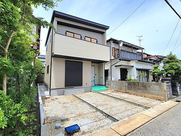 グレーとブラックのシックな外観。
