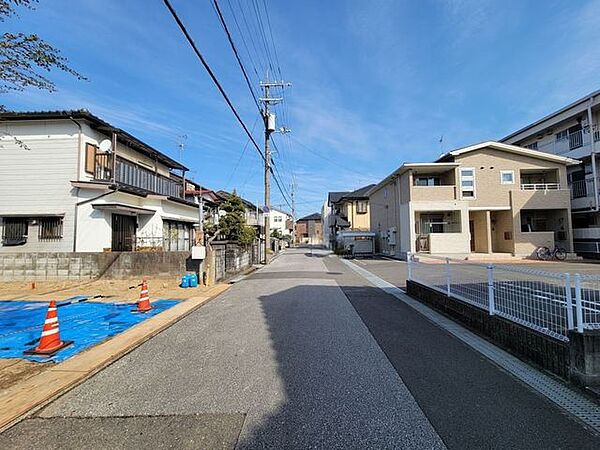 南東道路　南西から北東向き