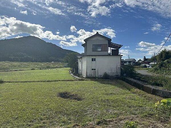 周辺に建物なく陽当たり良好♪