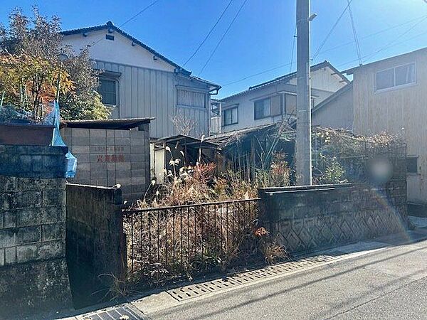 現在は倉庫のような建物があります。