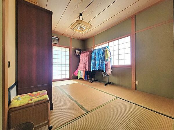 【2階6帖和室】