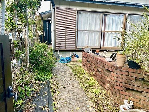 玄関が道路から見えにくい場所にあるので人目が気になりづらく推しポイントです☆