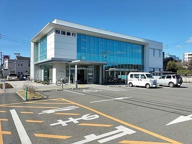 四国銀行 旭支店 450m