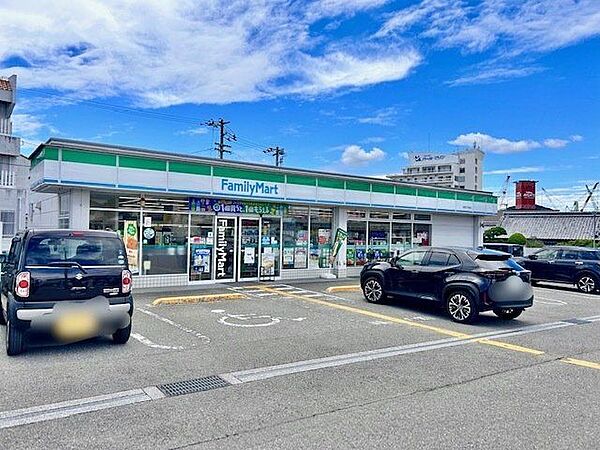 ファミリーマート高知仁井田店 380m