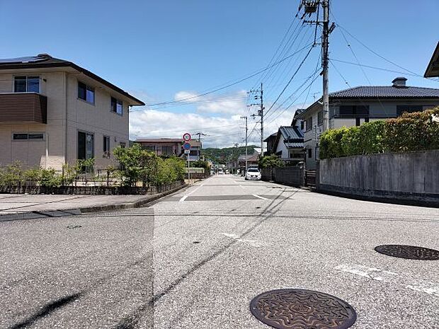 ★横浜小学校★東側道路 南から北方向