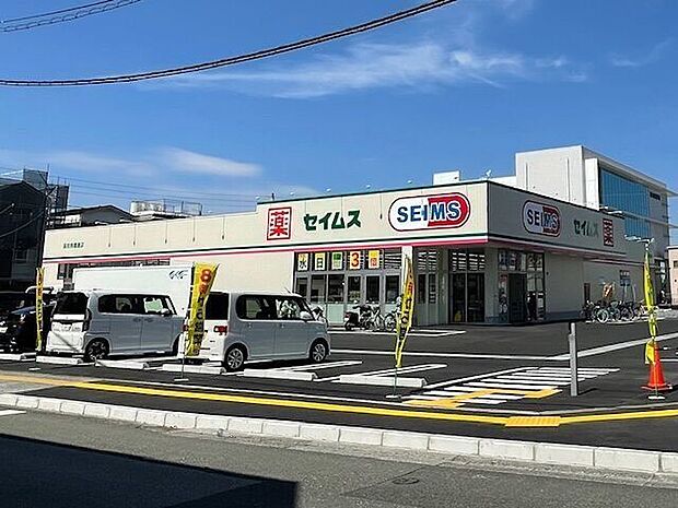 ドラッグセイムス高知桟橋店 230m