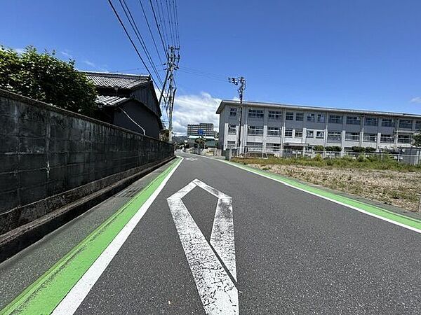 ★鴨田小学校★西側道路 南から北方向