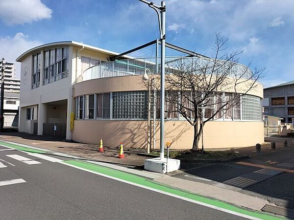 鴨田保育園 160m