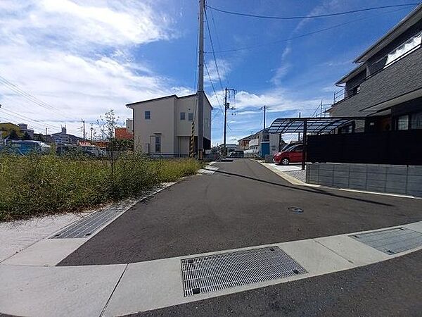 南側道路　東から西