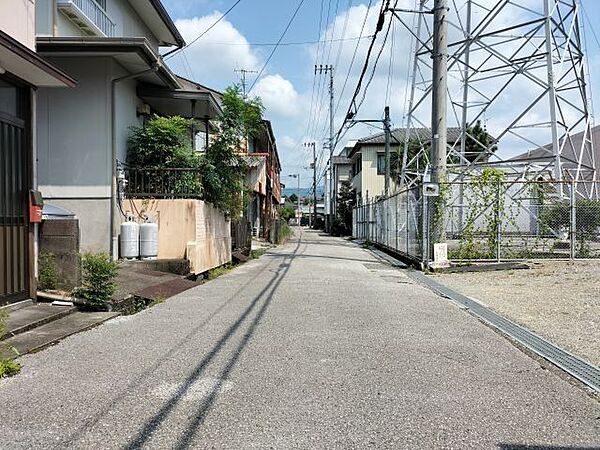 東側道路　南から北向き