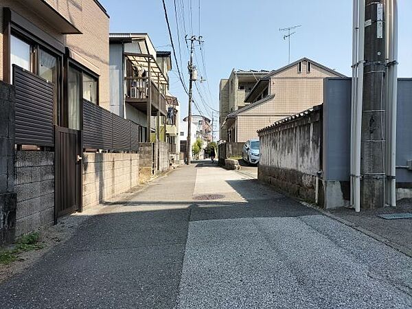 南側道路 西から東方向