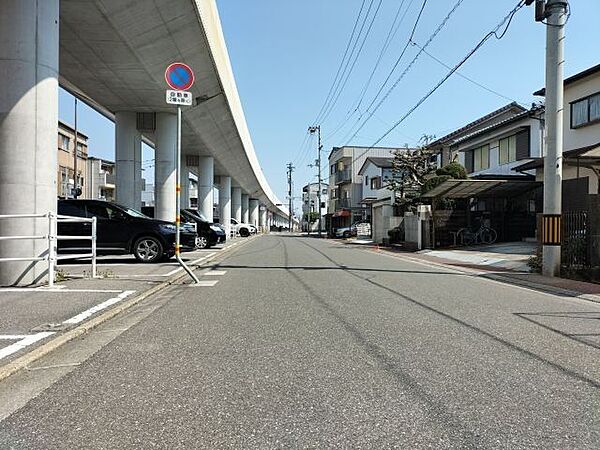 北側道路 西から東方向