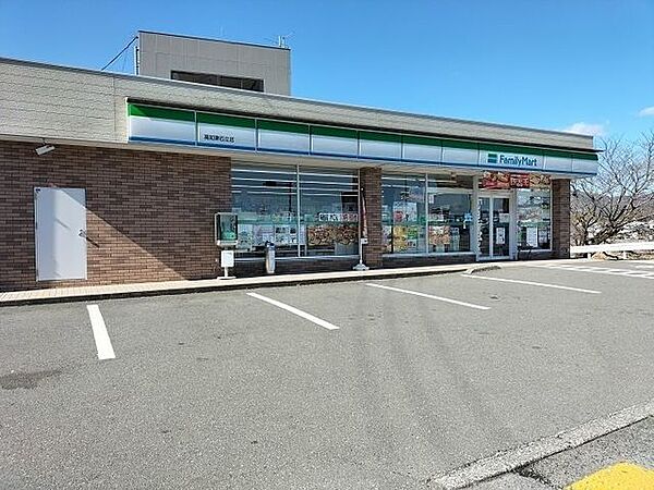 ファミリーマート 高知東石立店 450m