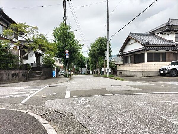 北側道路 東から西方向